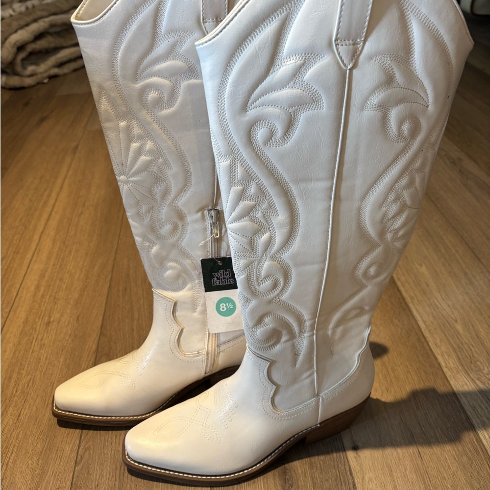 White Western-Style Women's Boots